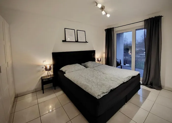 Schoene Und Ruhige Direkt An Der Mosel Appartement Coblence